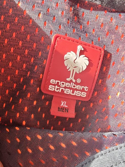 Софтшел Енгелберт Щраус