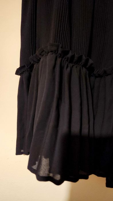 Черна елегантна пола с набори Topshop