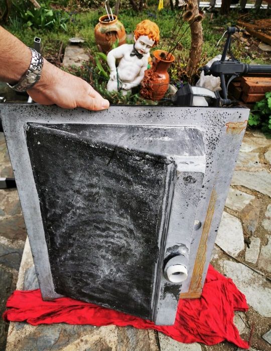 Vând chiuveta marmura neagra stare buna