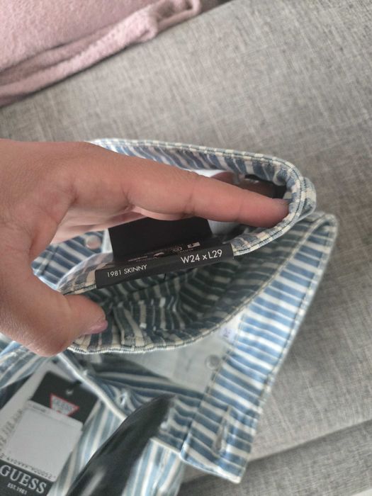 Панталон guess xs 25  син бял райе