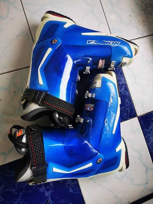 Vând clăpari Nordica Speed Machine 10 in stare buna 30-31