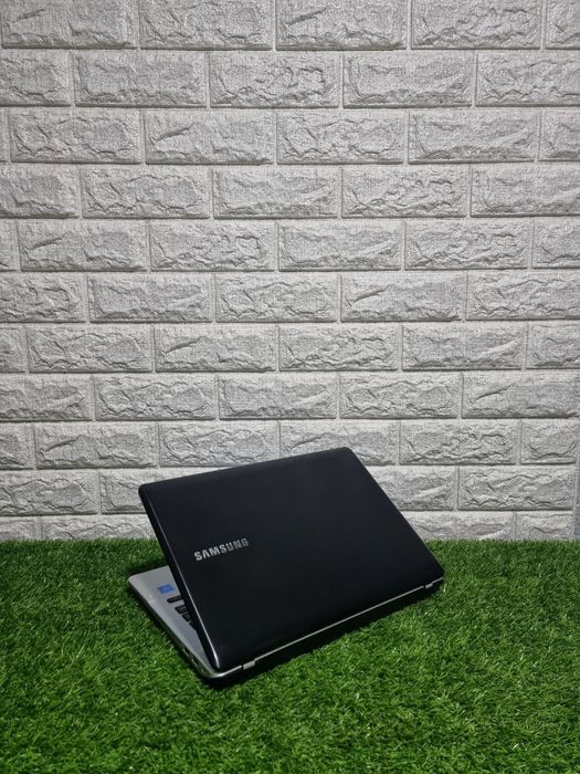 Samsung. Арзон нархда ноутбук сураганлар учун махсус.