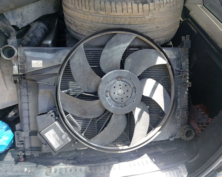 На Части W203 Мерцедес C220 Mercedes