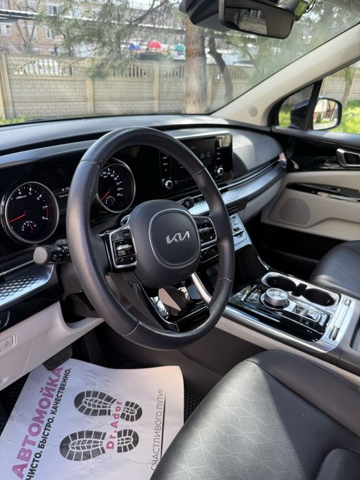 Kia Carnival Luxe 2023/25 Yengi