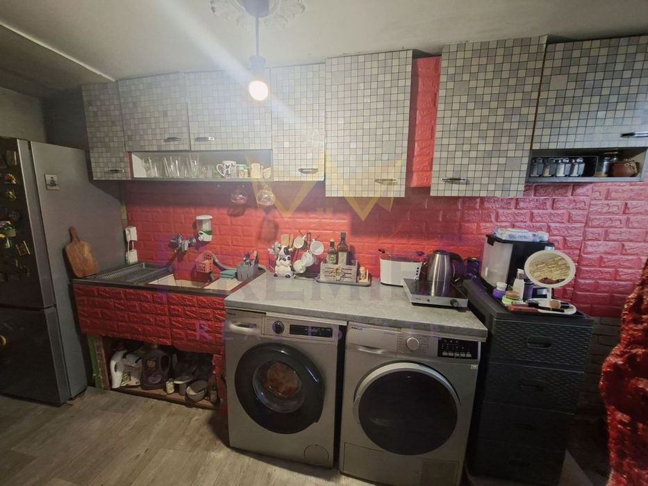 Продава се Къща в Варна, Христо Ботев - 140 кв.м за 1178 €/кв.м - Снимка #2