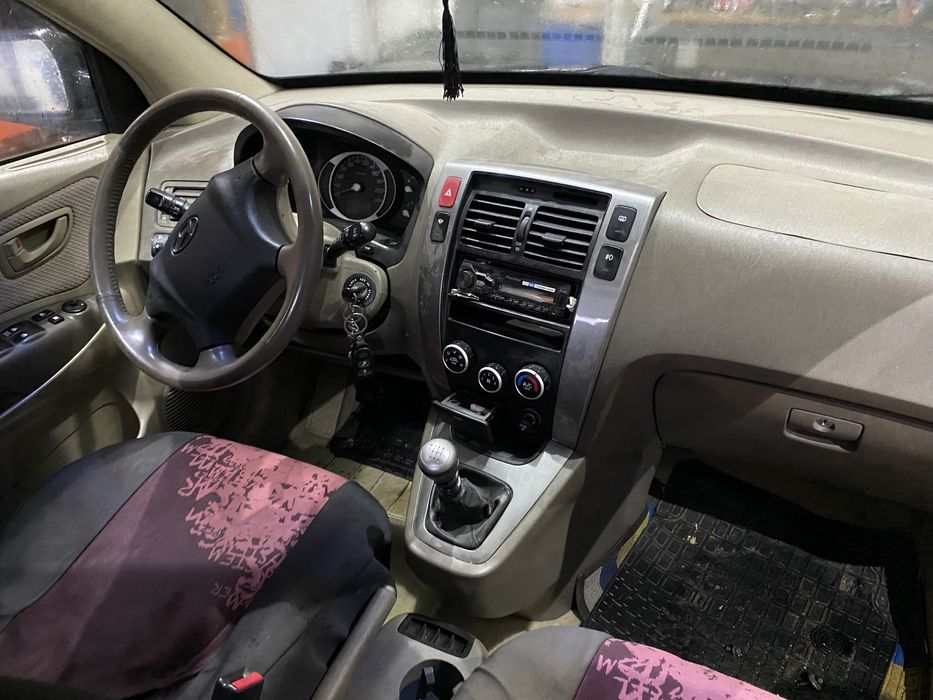 Dezmembram Hyundai Tucson 2.0 diesel