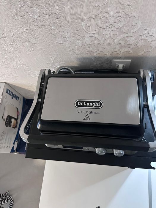 Продавам електрически грил Tefal OptiGrill Elite XL GC760D30