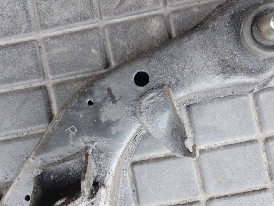 Предни носачи за Nissan Primera P12
