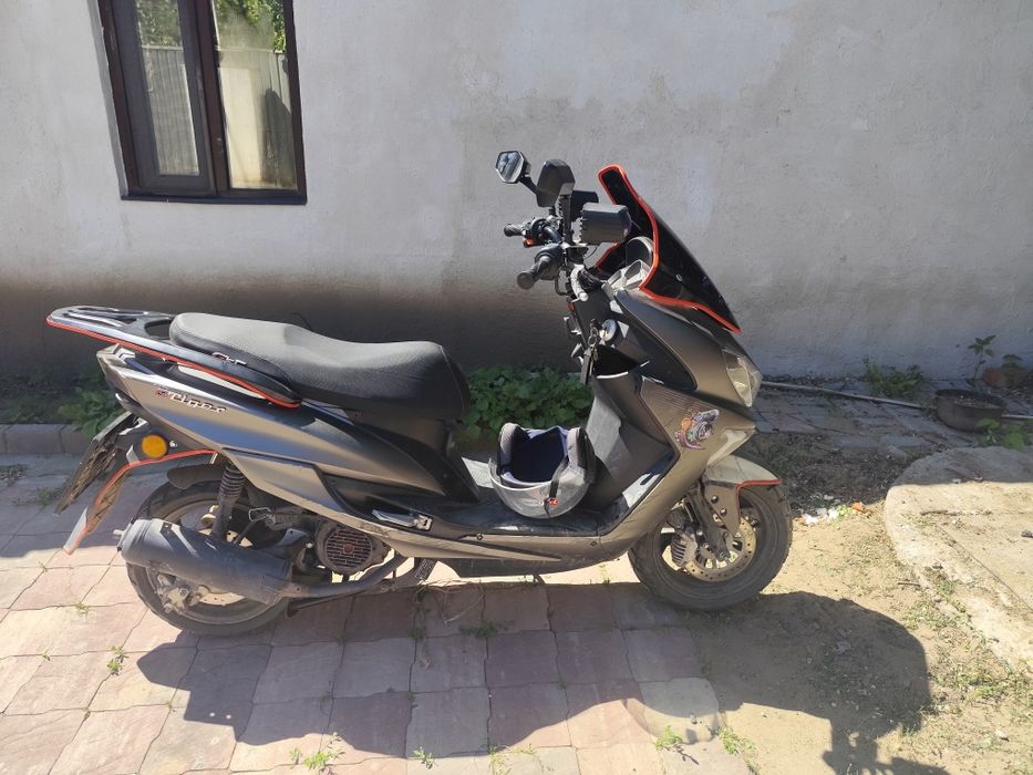 Продам скутер 180 кубов