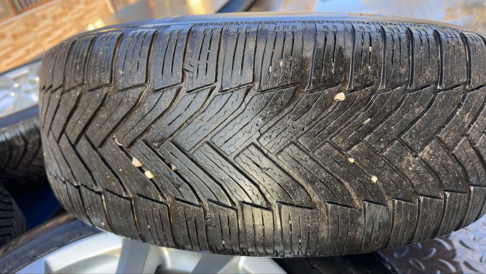 4 бр  17 Джанти с зимни гуми за mazda