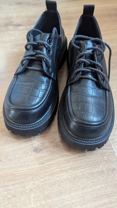 Продам дёрби чёрные женские