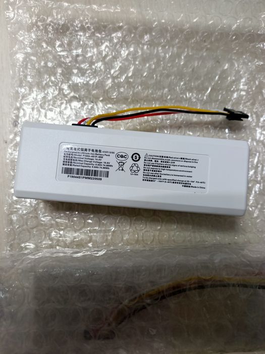 Аккумулятор, батарейки на робот пылесосы.