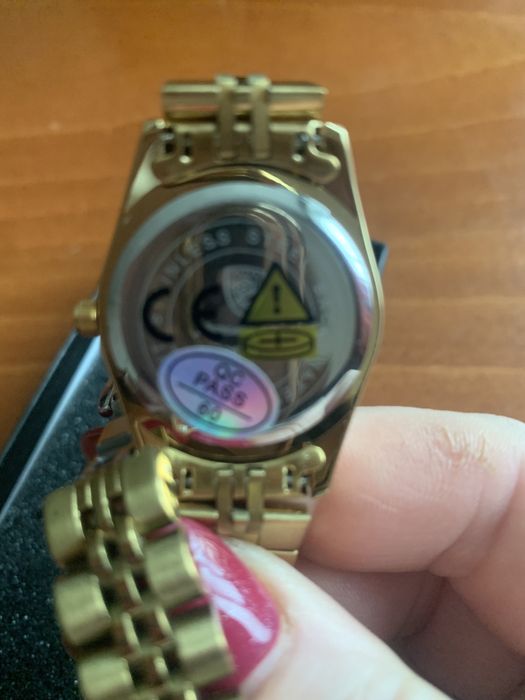 Дамски часовник ,чисто нов