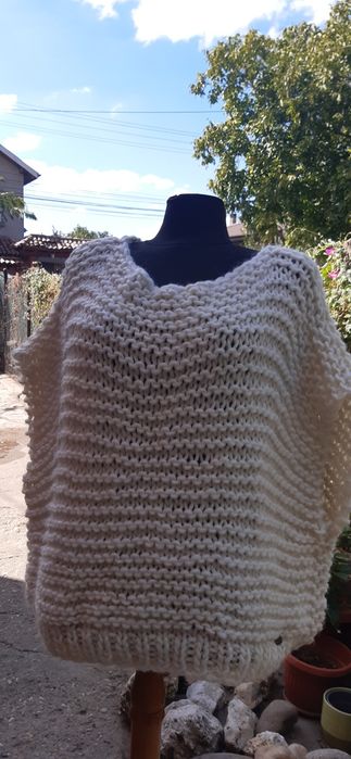 Ръчно изплетен пуловер