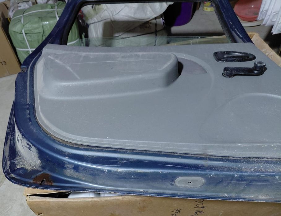 Ларгус задняя левая дверь