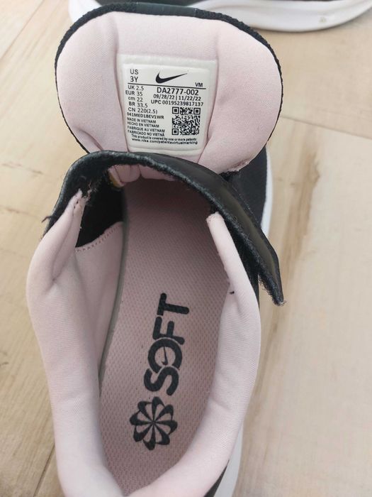 Adidasi Nike marimea 35