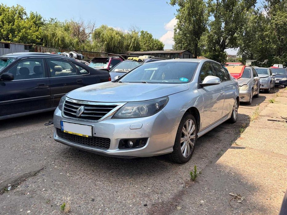 Dezmembrez RENAULT LATITUDE 2010 2000 DIESEL Cod Motor  M9R817