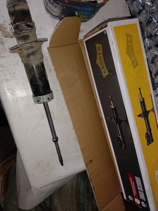 Рулевая реика на Санг Ёнг Каирон б/у 25тт.,стойки передние,Катушки заж