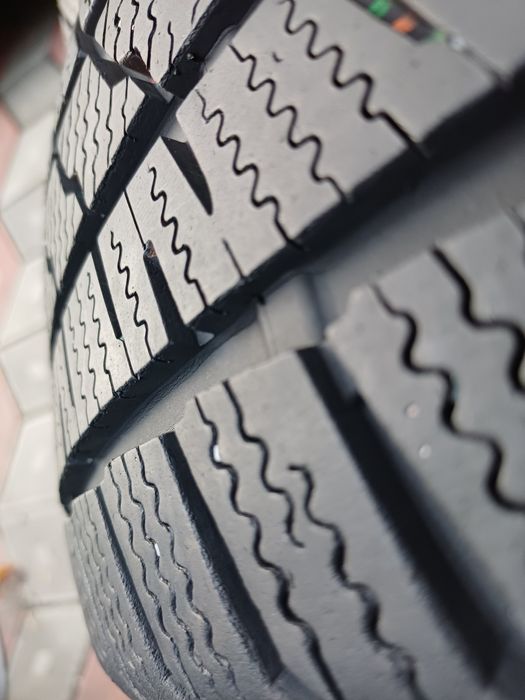 Vând 4 anvelope de iarna 205 55 r16 POINT'S by Continental foarte bune