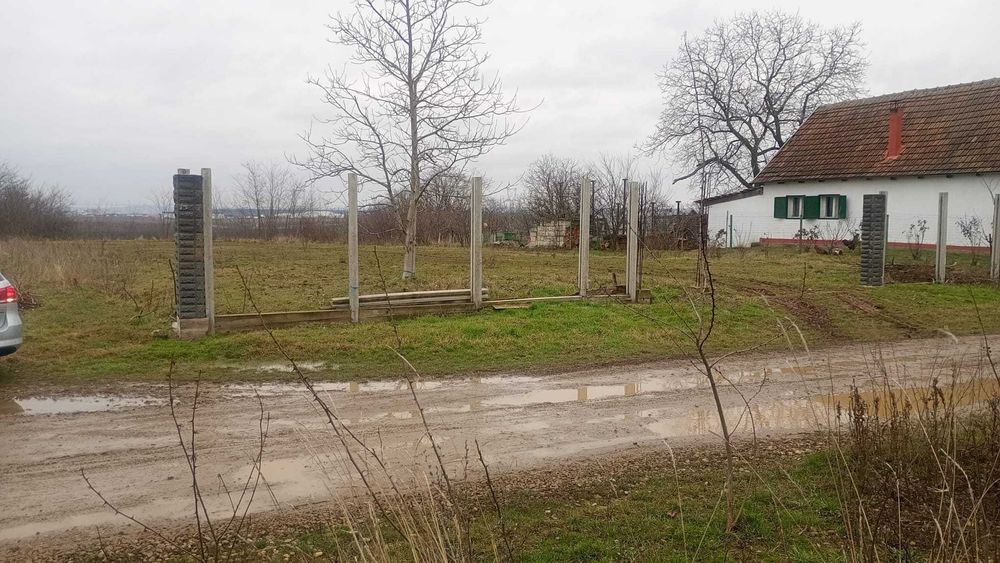 Vând teren intravilan