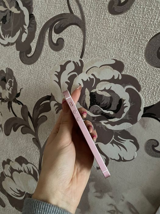 Продаю телефон SE , с коробкой и документами