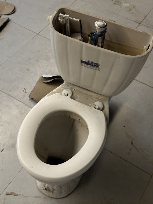 Унитаз рабочий крышка есть, для ремонта