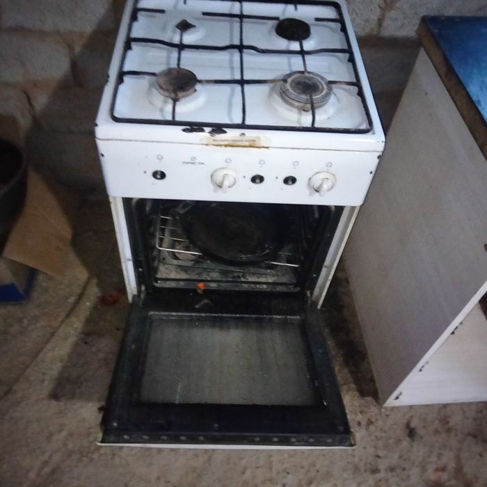 Продам газовую плиту