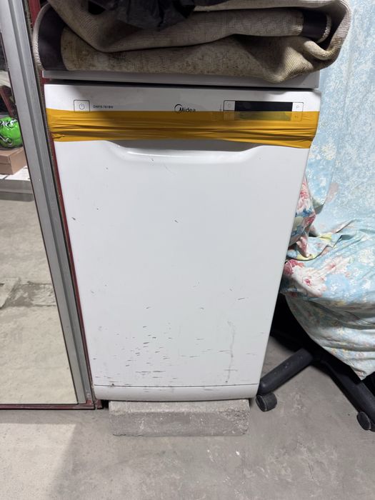 Продаётся посудомоечная машина Midea DWF8-7618W.