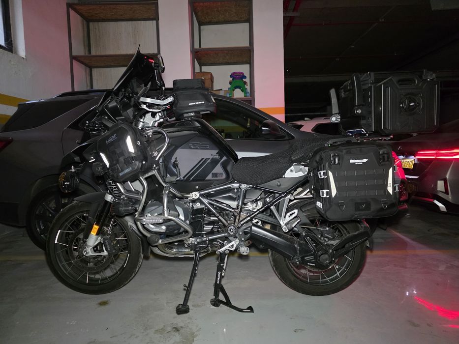 Bmw R1250 GS Adventure Triple Black 2023 года 11.000KM