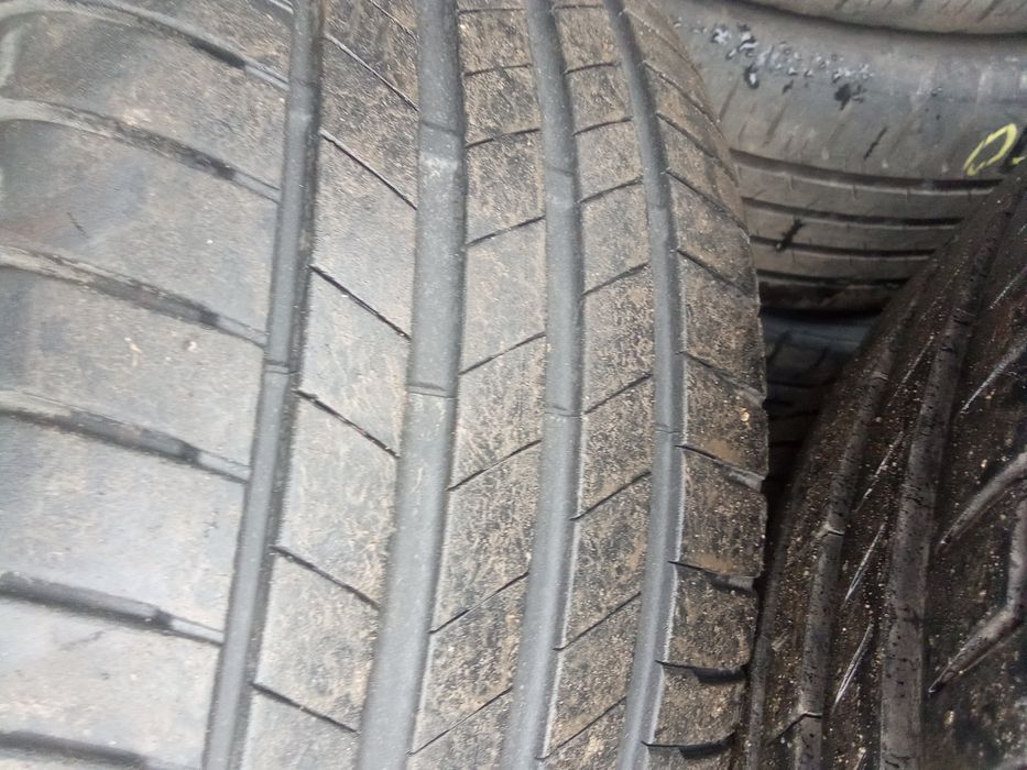 Vand urgent set jante cu anvelope de vara
