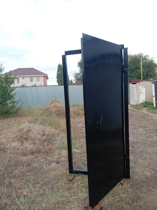 Продам бу железный двер
