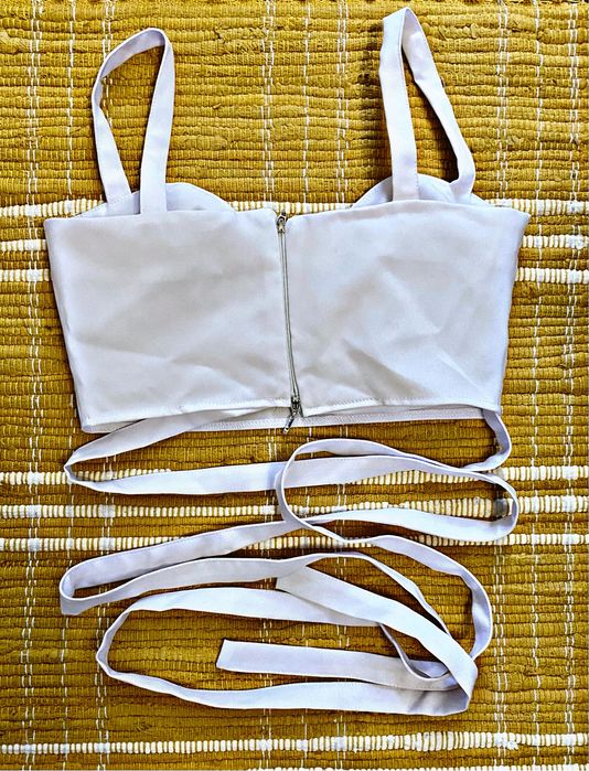 Бяло бюстие Мегз