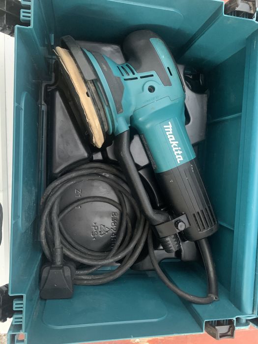 Makita BO6050/220V/750W/ ексцентър шлайф/ с куфар