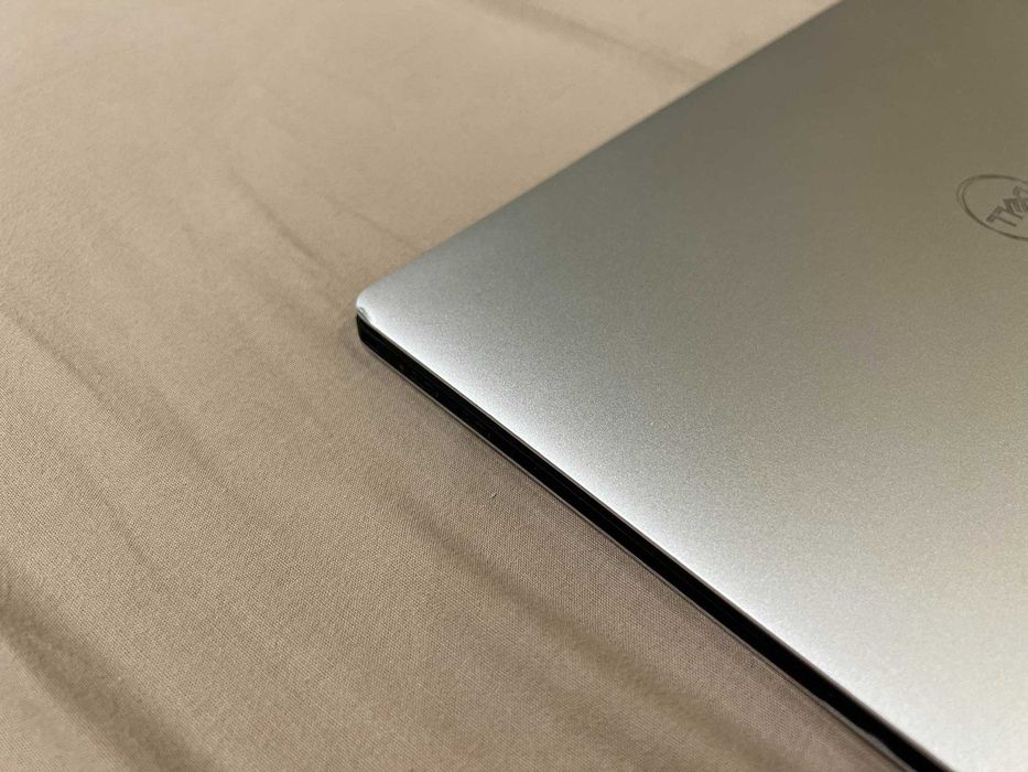 DELL XPS 13 9370 Лаптоп