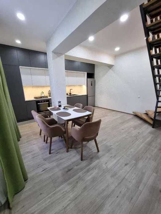 Продам свою 2-х уровневую кв-ру в кирпичном доме 110 кв.м | м.Чкалово