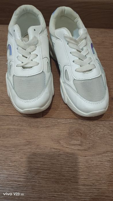 Продам новые крассовки