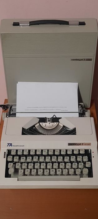 Mașină de scris Contessa de luxe impecabilă