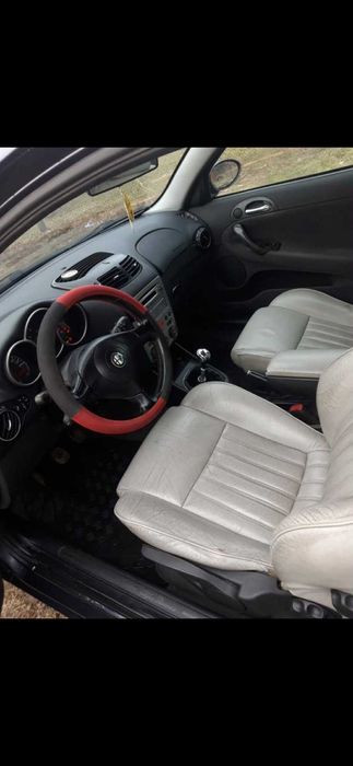 Продавам ALFA ROMEO 147