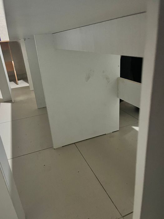 Очень длинный и вместительный стол