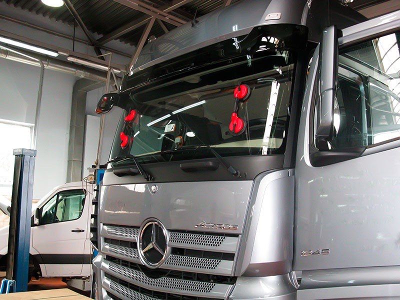 Лобовые стекла для грузовых