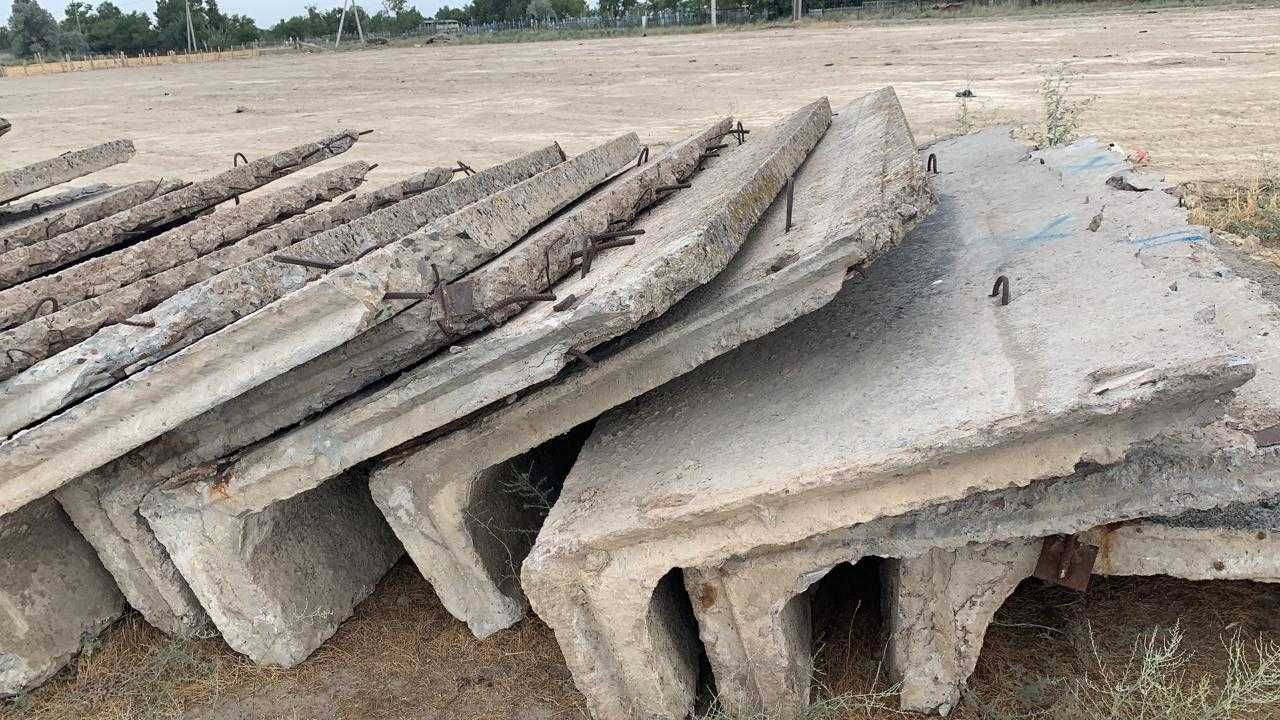 Пасынки бетонные для столбов. Пасынки бетонные. Плита из пасынков бетонных. Пасынки бетонные фото. Использование железобетонных пасынков в строительстве.