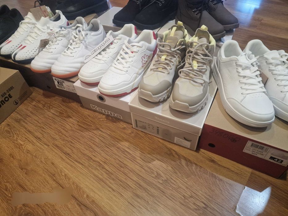 Маратонки разпродажба от затворил магазин