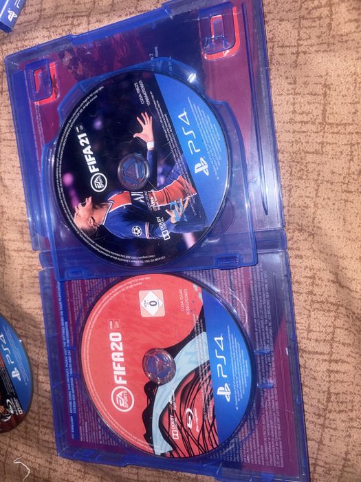 Vand ps4 cu jocuri