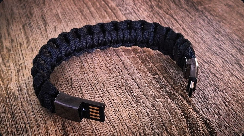 Гривна зарядно от паракорд - Android, iPhone, Micro USB