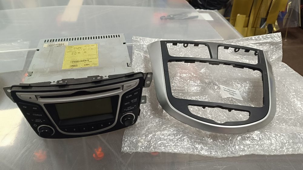 Магнитола заводская штатная с рамкой.