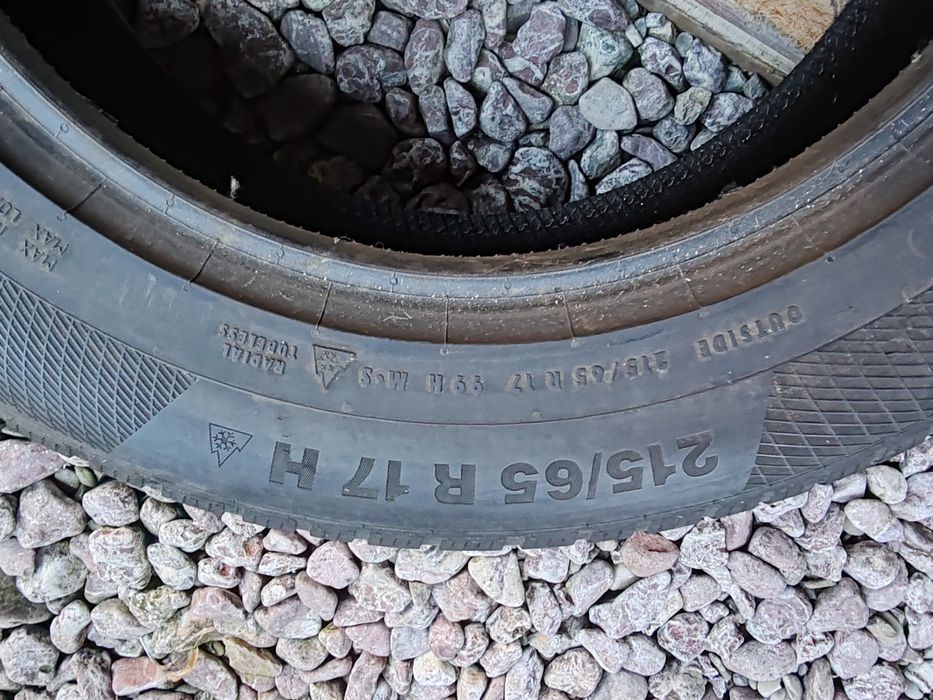 Vând cauciucuri 215/65/17 M+S //Continental//