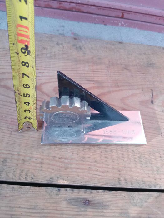 Юбилеен постамент