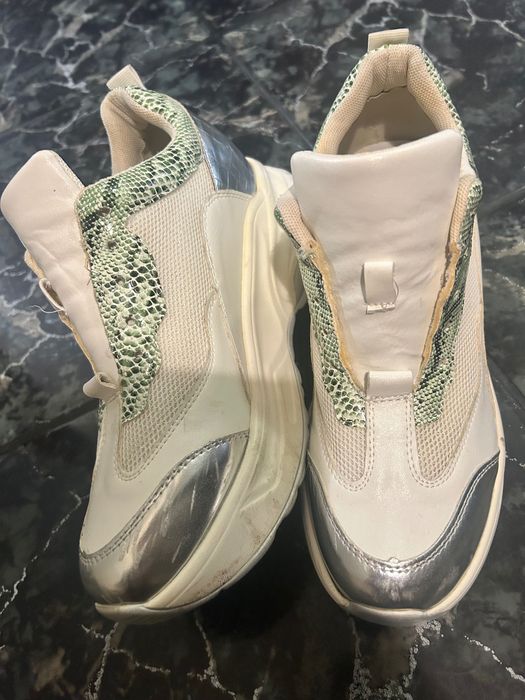 Продавам! Дамски маратонки с платформа