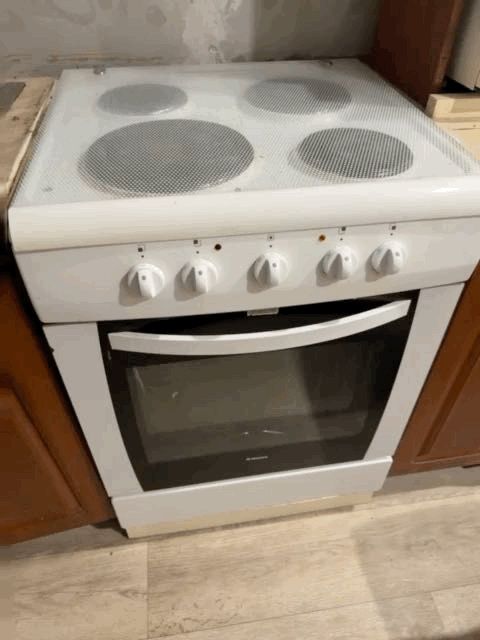 Продам электрическую плиту