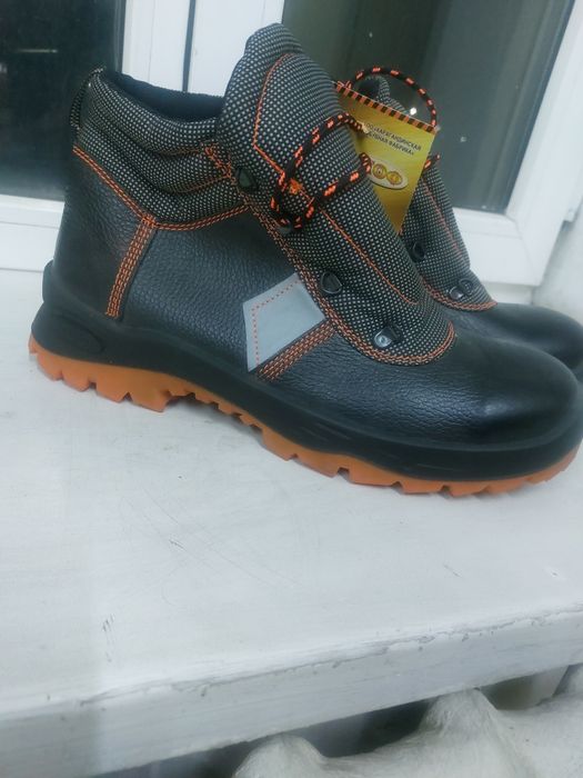 Ботинки рабочие. Размер 44 и 46.